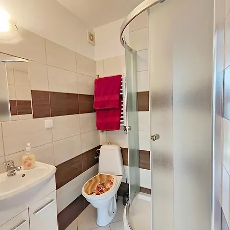Komperda 3* بورونين